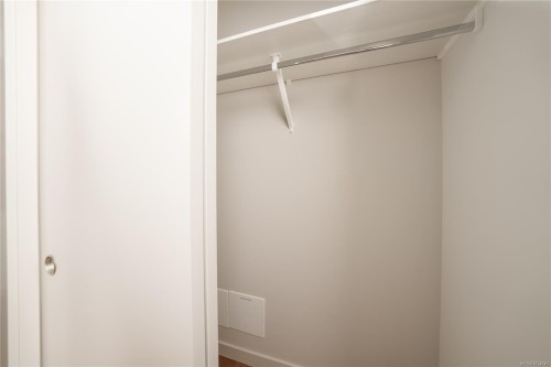 205-629 Speed Ave, Victoria, BC - Indoor Photo Showing Other Room