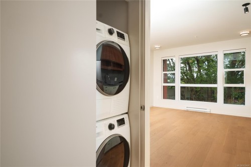 205-629 Speed Ave, Victoria, BC - Indoor Photo Showing Laundry Room