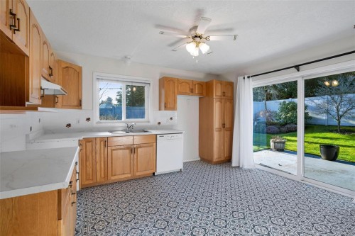 38-2560 Wilcox Terr, Central Saanich, BC 