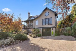 614 Monterey Ave  Oak Bay, BC V8S 4T9