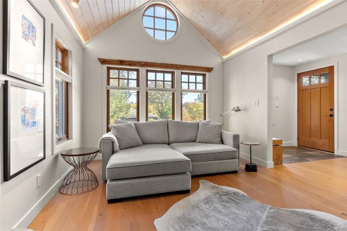 614 Monterey Ave, Oak Bay, BC 