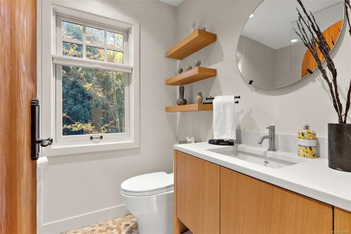 614 Monterey Ave, Oak Bay, BC 