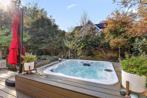 614 Monterey Ave, Oak Bay, BC 