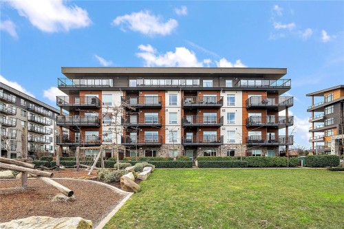 402-2500 Hackett Cres  Central Saanich, BC V8M 0C1