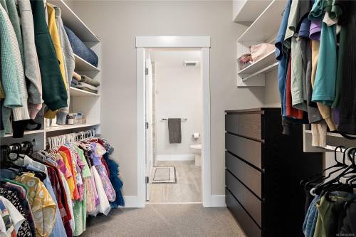 402-2500 Hackett Cres, Central Saanich, BC - Indoor With Storage