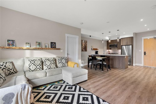 402-2500 Hackett Cres, Central Saanich, BC - Indoor Photo Showing Living Room