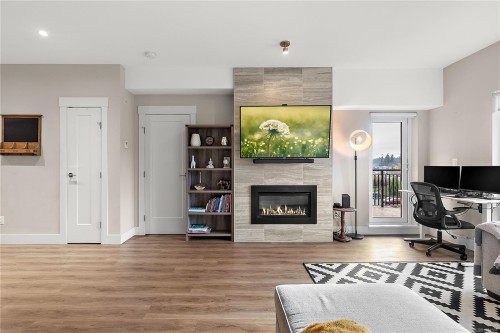 402-2500 Hackett Cres, Central Saanich, BC - Indoor Photo Showing Living Room With Fireplace
