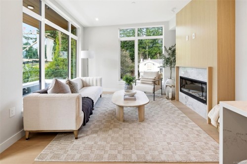 306-5229 Cordova Bay Rd, Saanich, BC - Indoor Photo Showing Living Room With Fireplace