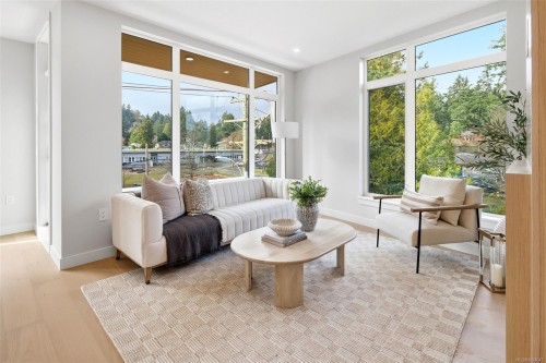 306-5229 Cordova Bay Rd, Saanich, BC - Indoor Photo Showing Living Room
