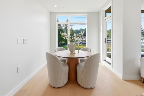 306-5229 Cordova Bay Rd, Saanich, BC - Indoor Photo Showing Dining Room