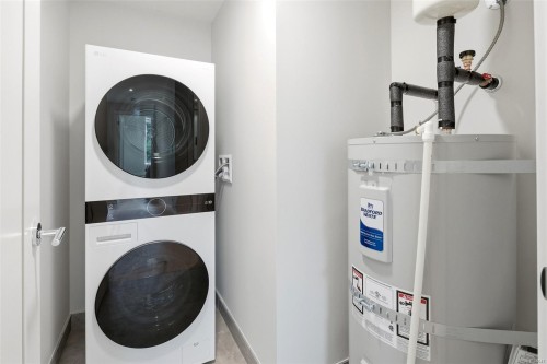 306-5229 Cordova Bay Rd, Saanich, BC - Indoor Photo Showing Laundry Room