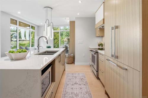 306-5229 Cordova Bay Rd, Saanich, BC - Indoor Photo Showing Kitchen With Double Sink With Upgraded Kitchen