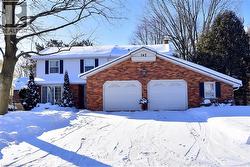 142 MARIGOLD Court  Ancaster, ON L9G 3M3
