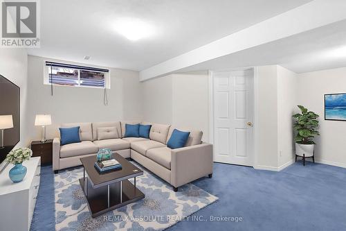 11 Foxden Place, Ottawa, ON - Indoor Photo Showing Living Room