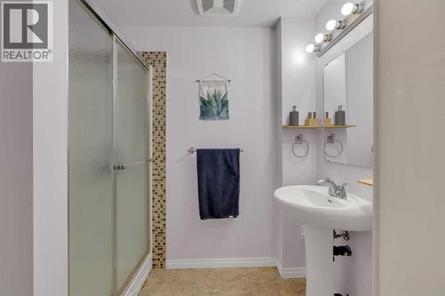 18 Lampard Crescent, Red Deer, AB - Indoor Photo Showing Bathroom