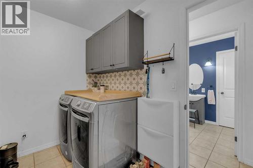 18 Lampard Crescent, Red Deer, AB - Indoor Photo Showing Laundry Room