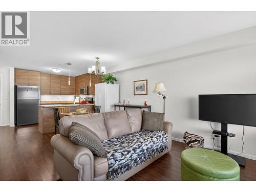 1200 Harrison Place Unit# 306, Kamloops, BC - Indoor Photo Showing Living Room