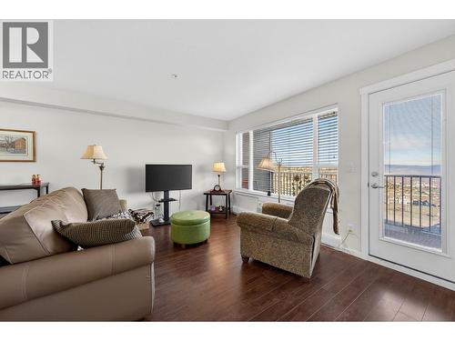 1200 Harrison Place Unit# 306, Kamloops, BC - Indoor Photo Showing Living Room