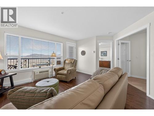 1200 Harrison Place Unit# 306, Kamloops, BC - Indoor Photo Showing Living Room