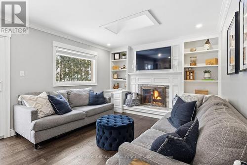 946 Nora Drive, Burlington, ON - Indoor Photo Showing Living Room With Fireplace
