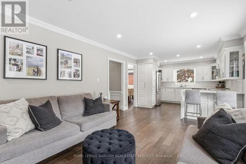 946 Nora Drive, Burlington, ON - Indoor Photo Showing Living Room