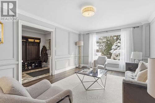 946 Nora Drive, Burlington, ON - Indoor Photo Showing Living Room
