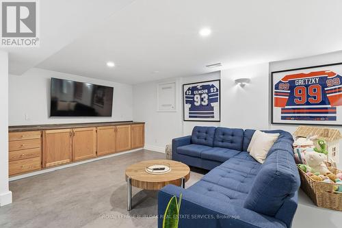 946 Nora Drive, Burlington, ON - Indoor Photo Showing Living Room