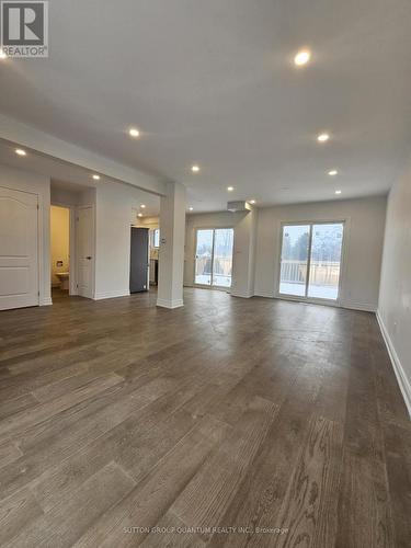 2084 Hunt Crescent, Burlington, ON - Indoor