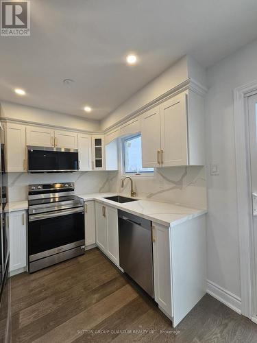 2084 Hunt Crescent, Burlington, ON - Indoor Photo Showing Kitchen