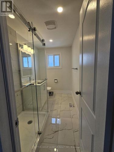 2084 Hunt Crescent, Burlington, ON - Indoor Photo Showing Bathroom