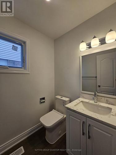 2084 Hunt Crescent, Burlington, ON - Indoor Photo Showing Bathroom