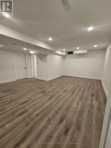 2084 Hunt Crescent, Burlington, ON - Indoor