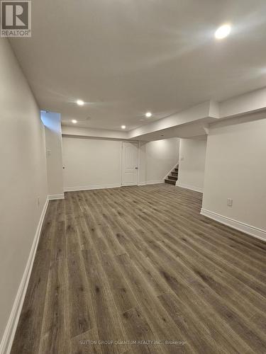 2084 Hunt Crescent, Burlington, ON - Indoor