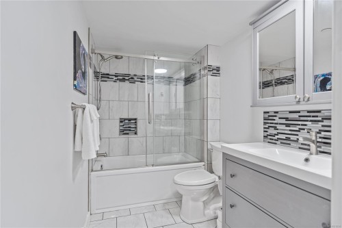 201-908 Brock Ave, Langford, BC - Indoor Photo Showing Bathroom