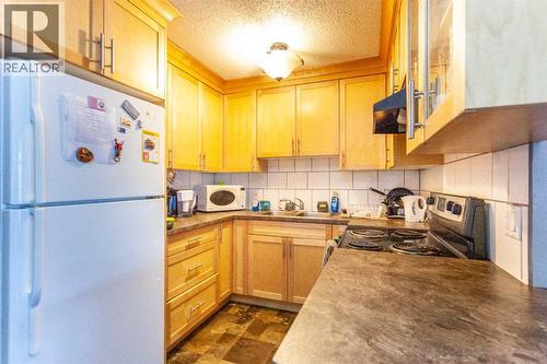 207B, 295 Columbia Boulevard W, Lethbridge, AB - Indoor Photo Showing Kitchen With Double Sink