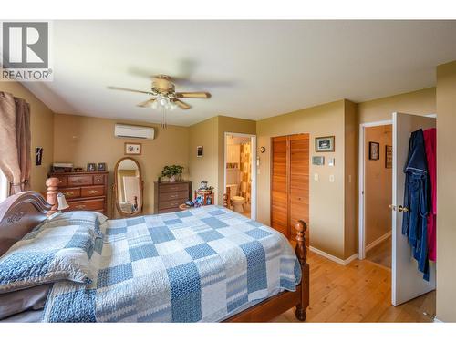 238 Huth Avenue, Penticton, BC - Indoor Photo Showing Bedroom