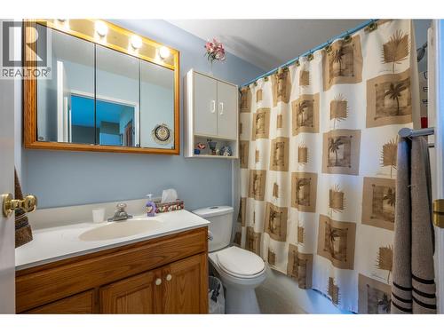 238 Huth Avenue, Penticton, BC - Indoor Photo Showing Bathroom