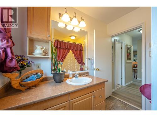 238 Huth Avenue, Penticton, BC - Indoor Photo Showing Bathroom
