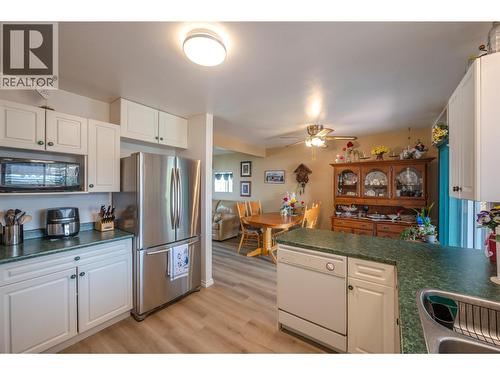 238 Huth Avenue, Penticton, BC - Indoor Photo Showing Kitchen