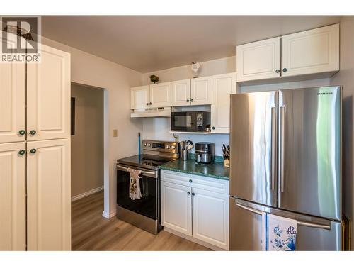 238 Huth Avenue, Penticton, BC - Indoor Photo Showing Kitchen