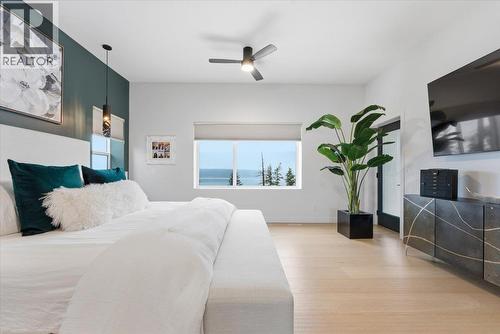 3410 Lakeshore Road Ne, Salmon Arm, BC - Indoor Photo Showing Bedroom