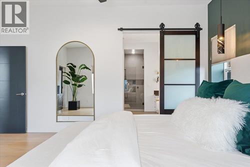 3410 Lakeshore Road Ne, Salmon Arm, BC - Indoor Photo Showing Bedroom