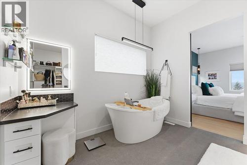 3410 Lakeshore Road Ne, Salmon Arm, BC - Indoor