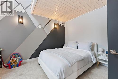 3410 Lakeshore Road Ne, Salmon Arm, BC - Indoor Photo Showing Bedroom