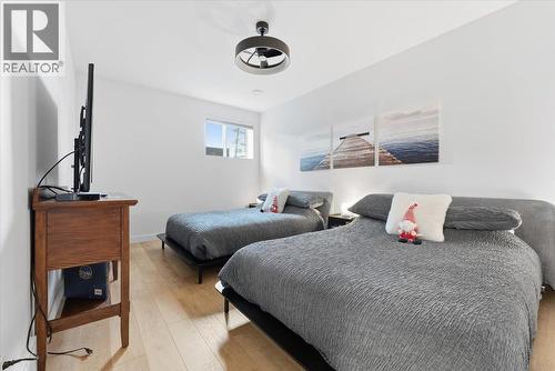 3410 Lakeshore Road Ne, Salmon Arm, BC - Indoor Photo Showing Bedroom