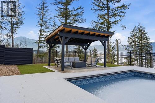 3410 Lakeshore Road Ne, Salmon Arm, BC - Outdoor