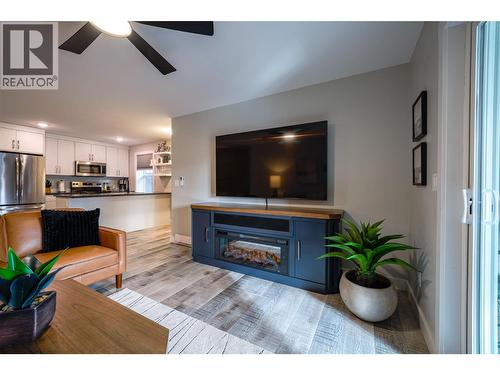 Suite - 3410 Lakeshore Road Ne, Salmon Arm, BC - Indoor Photo Showing Living Room