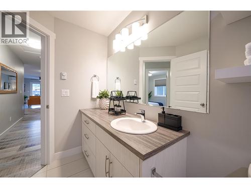 Suite - 3410 Lakeshore Road Ne, Salmon Arm, BC - Indoor Photo Showing Bathroom