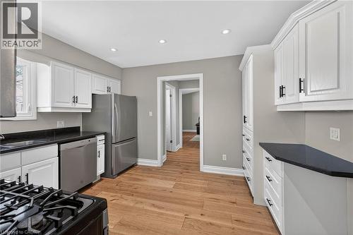 28 Buchanan Drive, Caledonia, ON - Indoor Photo Showing Kitchen
