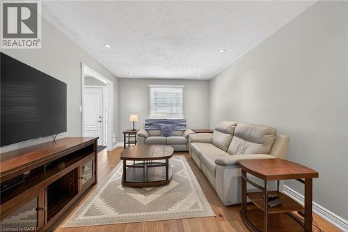 28 Buchanan Drive, Caledonia, ON - Indoor Photo Showing Living Room